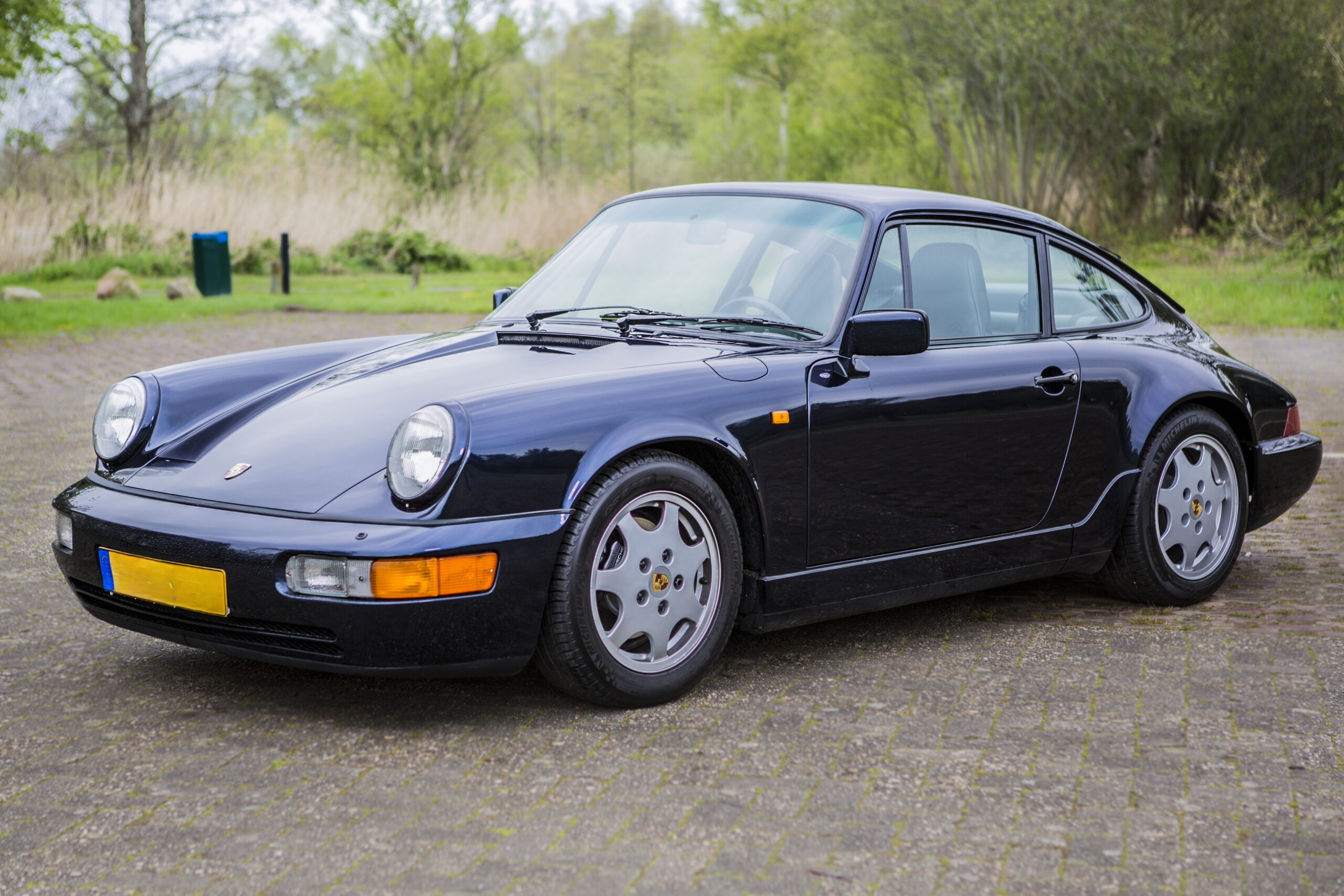 Porsche 911 Carrera 2 Coupé U9